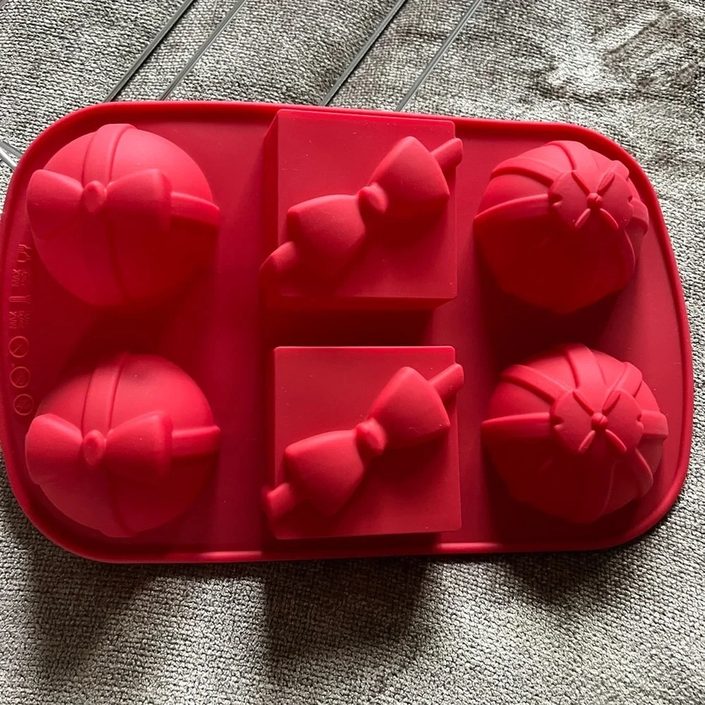 NWOT Present- Shaped Red Silicone Baking Molds with Wire Holding Tray